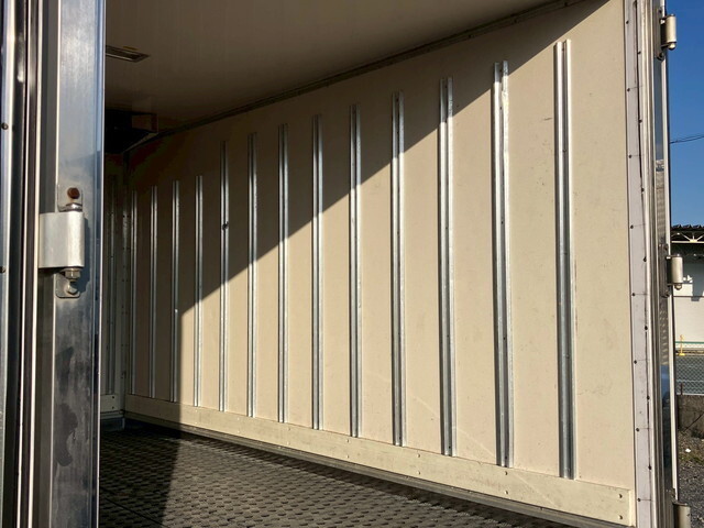 いすゞエルフ冷凍車（冷蔵車）小型（2t・3t）[写真15]