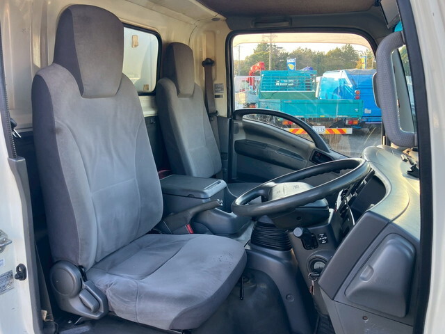 いすゞエルフ冷凍車（冷蔵車）小型（2t・3t）[写真34]