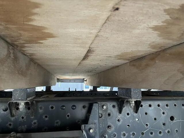 いすゞエルフ平ボディ小型（2t・3t）[写真12]