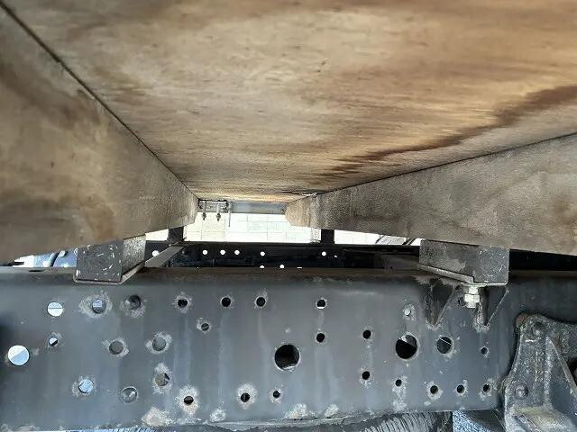 いすゞエルフ平ボディ小型（2t・3t）[写真14]