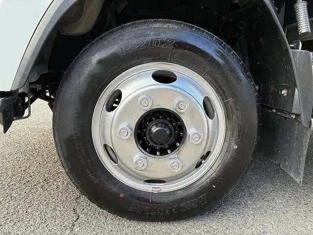 いすゞエルフ平ボディ小型（2t・3t）[写真17]