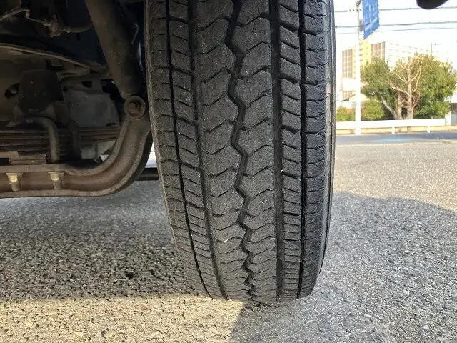 いすゞエルフ平ボディ小型（2t・3t）[写真18]