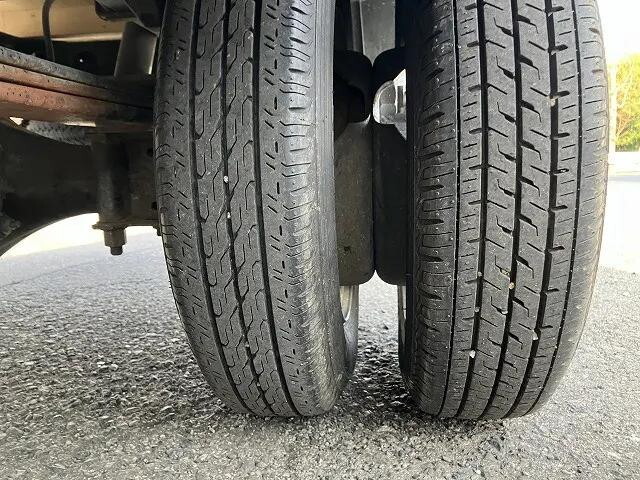 いすゞエルフ平ボディ小型（2t・3t）[写真20]