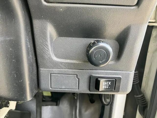 いすゞエルフ平ボディ小型（2t・3t）[写真30]