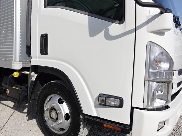 いすゞエルフ冷凍車（冷蔵車）小型（2t・3t）[写真04]