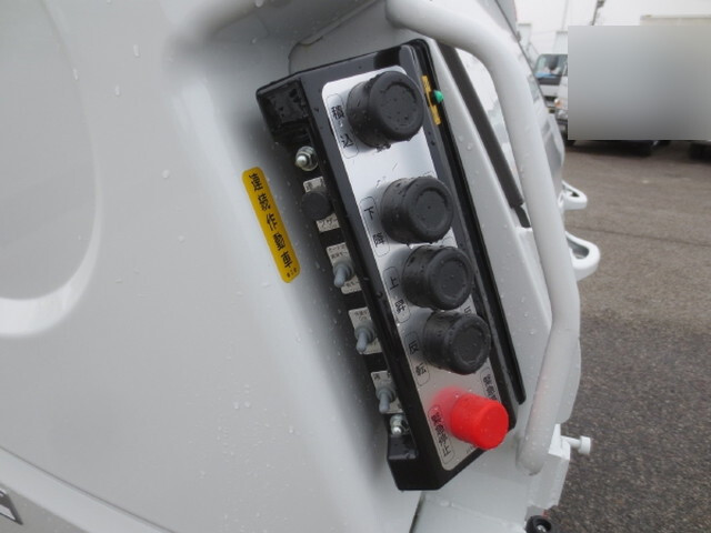 三菱ふそうキャンターパッカー車（塵芥車）小型（2t・3t）[写真16]