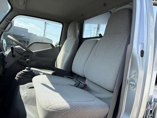 トヨタトヨエース平ボディ小型（2t・3t）[写真10]
