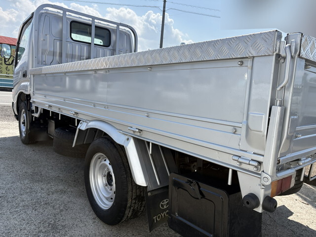 トヨタトヨエース平ボディ小型（2t・3t）[写真02]