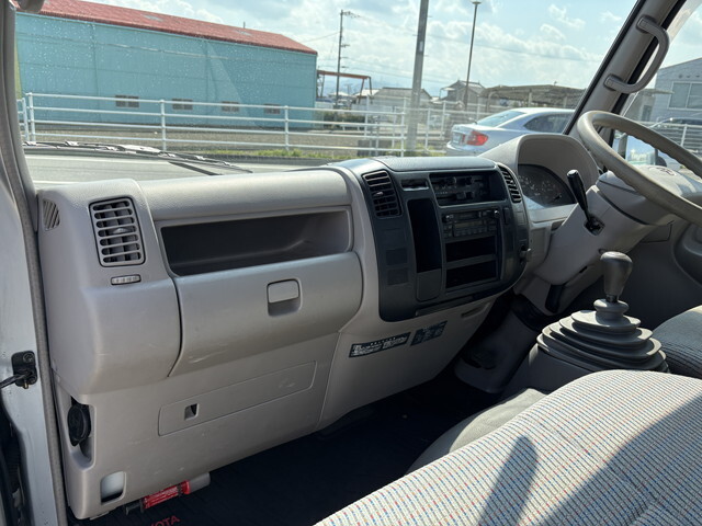 トヨタトヨエース平ボディ小型（2t・3t）[写真37]