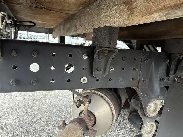 三菱ふそうキャンター平ボディ小型（2t・3t）[写真18]