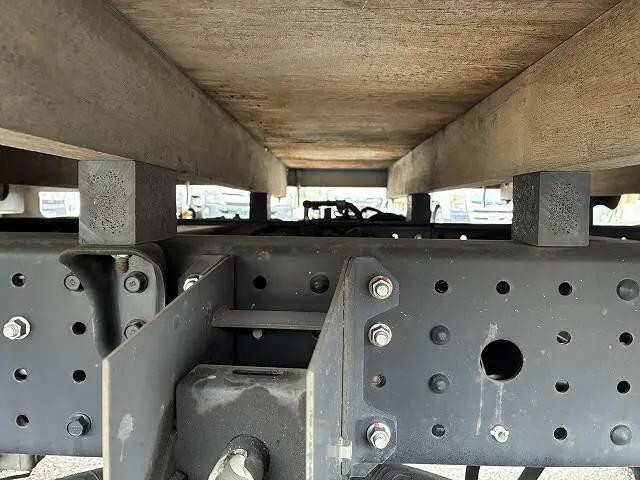 三菱ふそうキャンター平ボディ小型（2t・3t）[写真19]