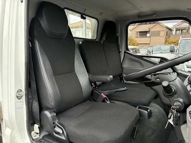 三菱ふそうキャンター平ボディ小型（2t・3t）[写真23]