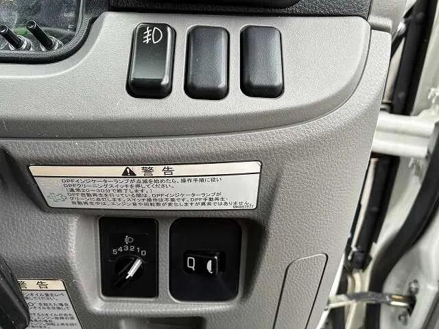 三菱ふそうキャンター平ボディ小型（2t・3t）[写真26]