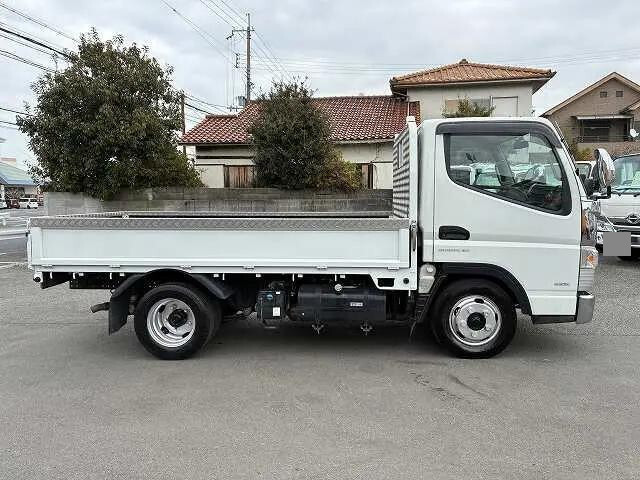 三菱ふそうキャンター平ボディ小型（2t・3t）[写真05]