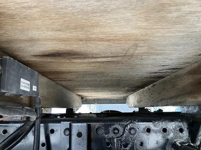 いすゞエルフ平ボディ小型（2t・3t）[写真24]