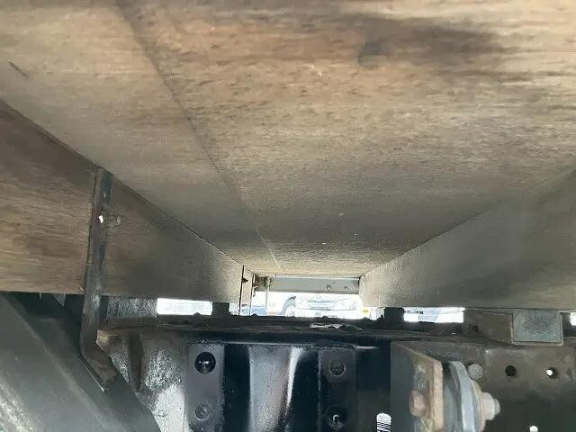 いすゞエルフ平ボディ小型（2t・3t）[写真26]