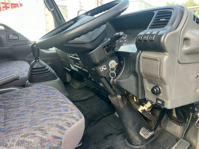 いすゞエルフアルミバン小型（2t・3t）[写真32]