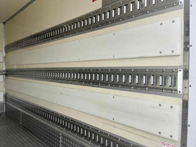 三菱ふそうキャンター冷凍車（冷蔵車）小型（2t・3t）[写真12]