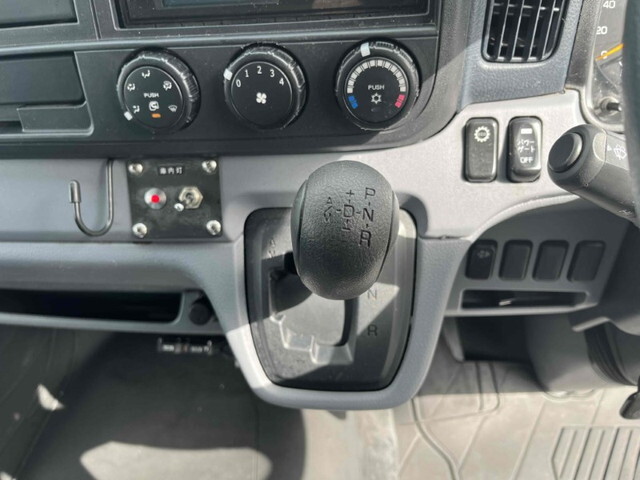 三菱ふそうキャンター冷凍車（冷蔵車）小型（2t・3t）[写真31]