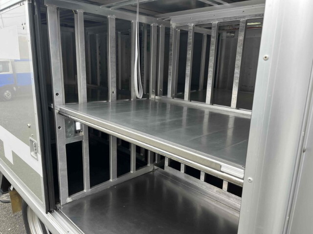 いすゞエルフボトルバン小型（2t・3t）[写真10]