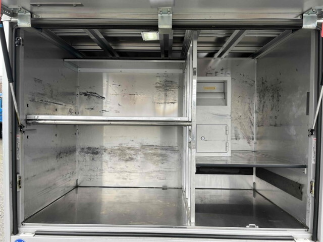 いすゞエルフボトルバン小型（2t・3t）[写真13]