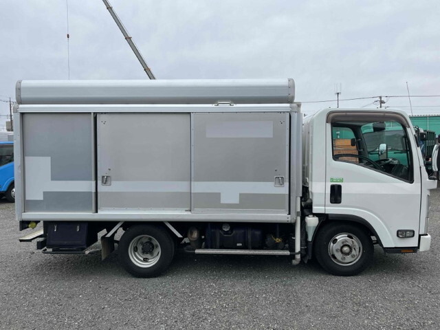 いすゞエルフボトルバン小型（2t・3t）[写真06]