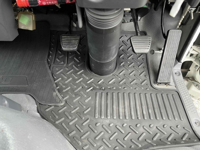 いすゞエルフ高所作業車小型（2t・3t）[写真36]