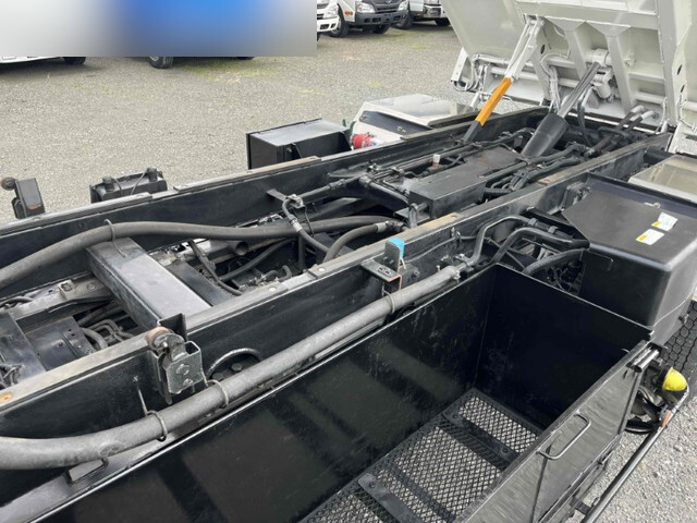 日野デュトロパッカー車（塵芥車）小型（2t・3t）[写真18]