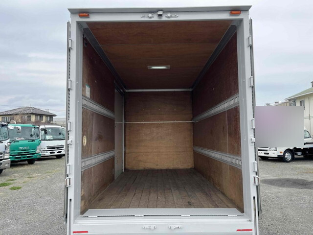 いすゞエルフアルミバン小型（2t・3t）[写真10]