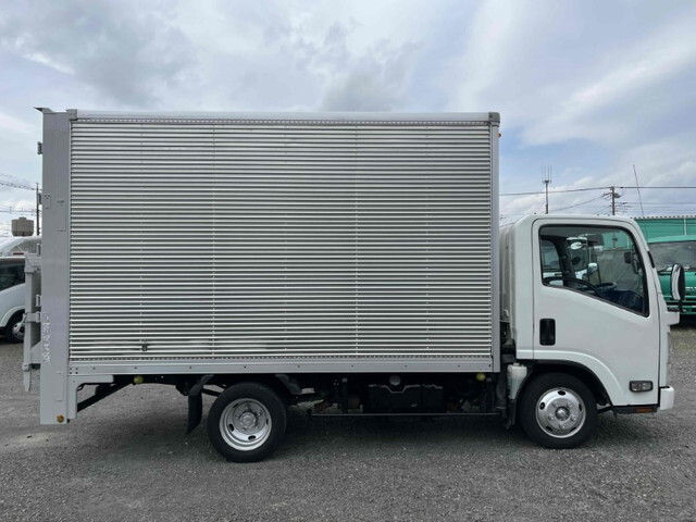 いすゞエルフアルミバン小型（2t・3t）[写真06]