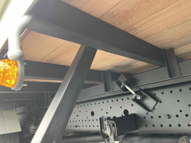 いすゞフォワードセルフクレーン4段中型（4t）[写真15]