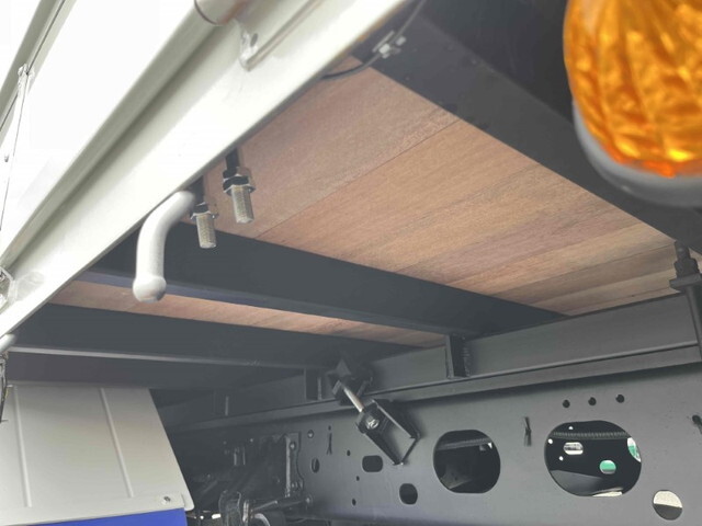 いすゞフォワードセルフクレーン4段中型（4t）[写真17]