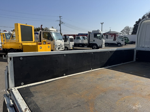 三菱ふそうキャンター平ボディ小型（2t・3t）[写真11]