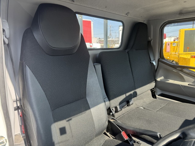 三菱ふそうキャンター平ボディ小型（2t・3t）[写真12]