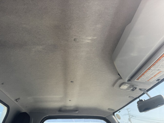 三菱ふそうキャンター平ボディ小型（2t・3t）[写真13]