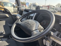 三菱ふそうキャンター平ボディ小型（2t・3t）[写真15]