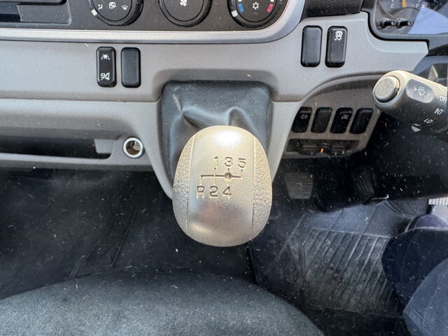 三菱ふそうキャンター平ボディ小型（2t・3t）[写真16]