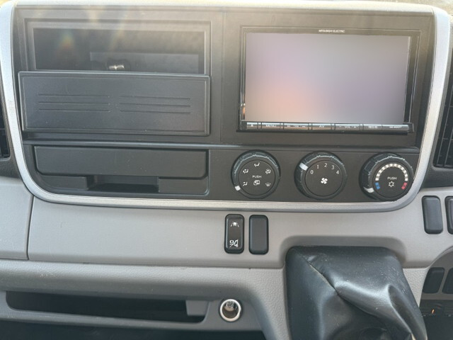 三菱ふそうキャンター平ボディ小型（2t・3t）[写真21]