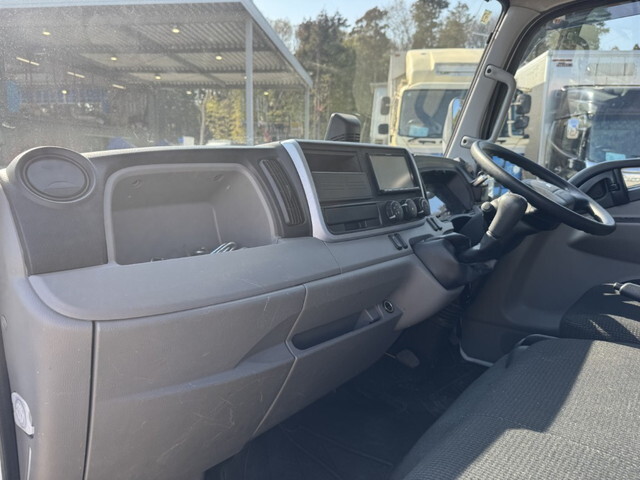 三菱ふそうキャンター平ボディ小型（2t・3t）[写真23]