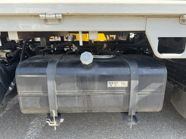 三菱ふそうキャンター平ボディ小型（2t・3t）[写真25]