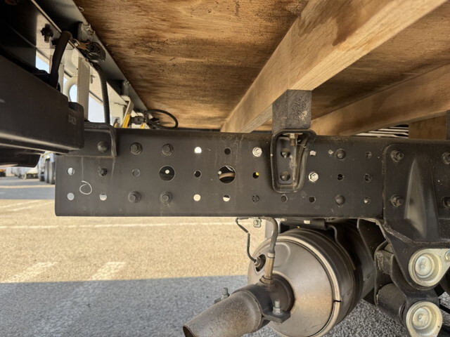 三菱ふそうキャンター平ボディ小型（2t・3t）[写真27]