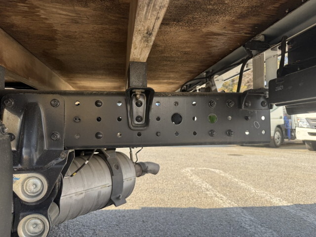 三菱ふそうキャンター平ボディ小型（2t・3t）[写真29]