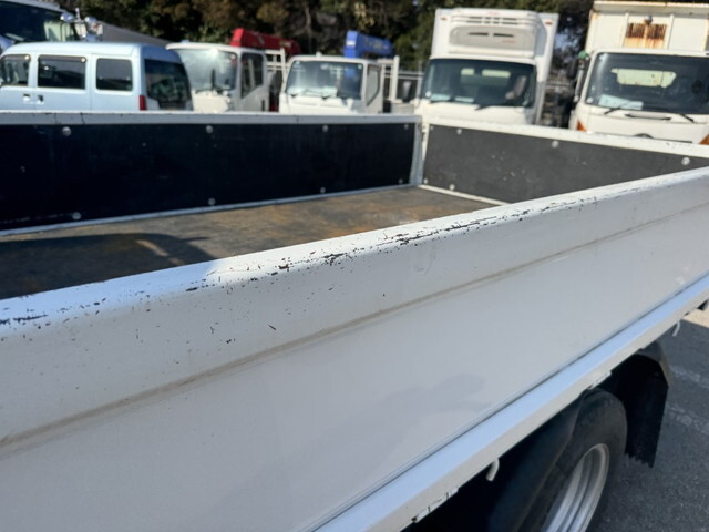 三菱ふそうキャンター平ボディ小型（2t・3t）[写真36]