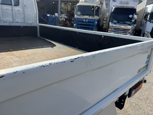 三菱ふそうキャンター平ボディ小型（2t・3t）[写真37]