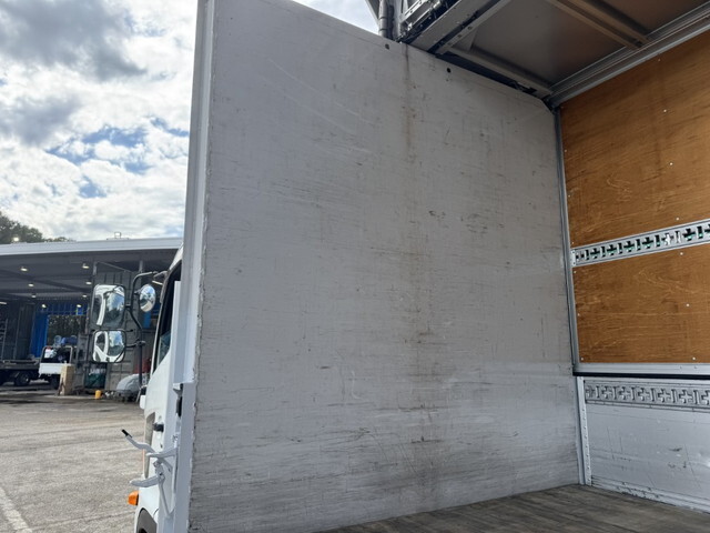 日野レンジャーアルミウイング中型（4t）[写真06]