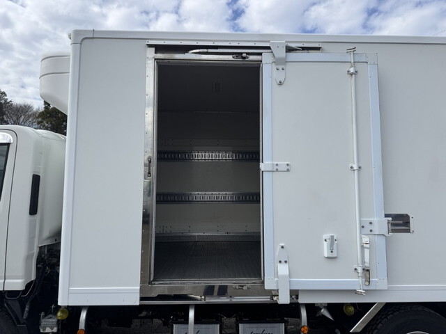 いすゞエルフ冷凍車（冷蔵車）小型（2t・3t）[写真16]