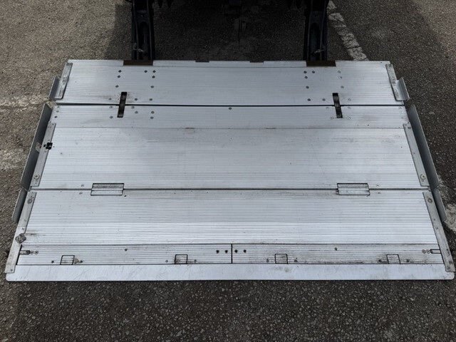 いすゞエルフ冷凍車（冷蔵車）小型（2t・3t）[写真20]