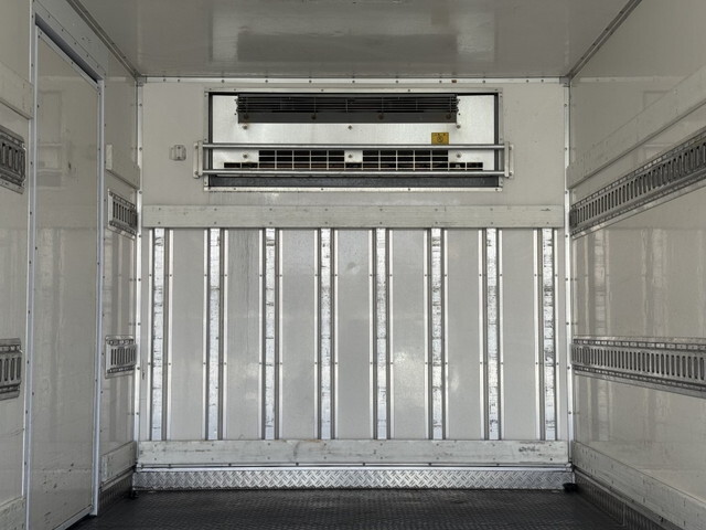 いすゞエルフ冷凍車（冷蔵車）小型（2t・3t）[写真24]