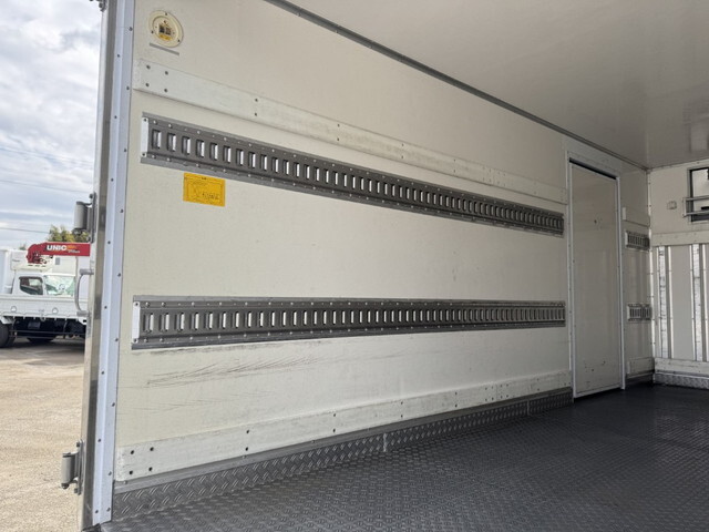 いすゞエルフ冷凍車（冷蔵車）小型（2t・3t）[写真27]