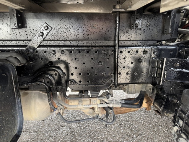 いすゞエルフ冷凍車（冷蔵車）小型（2t・3t）[写真28]